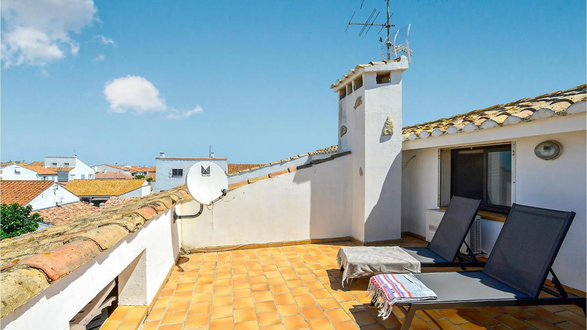 Cozy Home In Saintes Maries De La Mer With Wifi